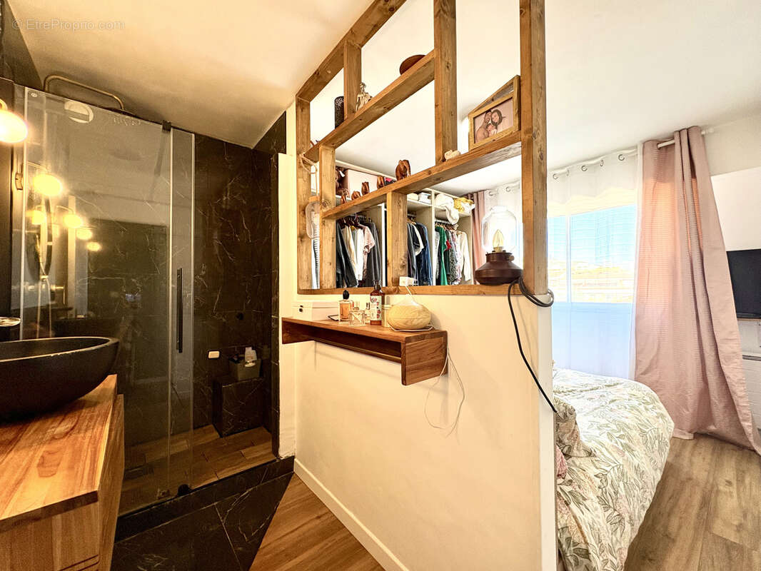 Appartement à SAINT-LAURENT-DU-VAR