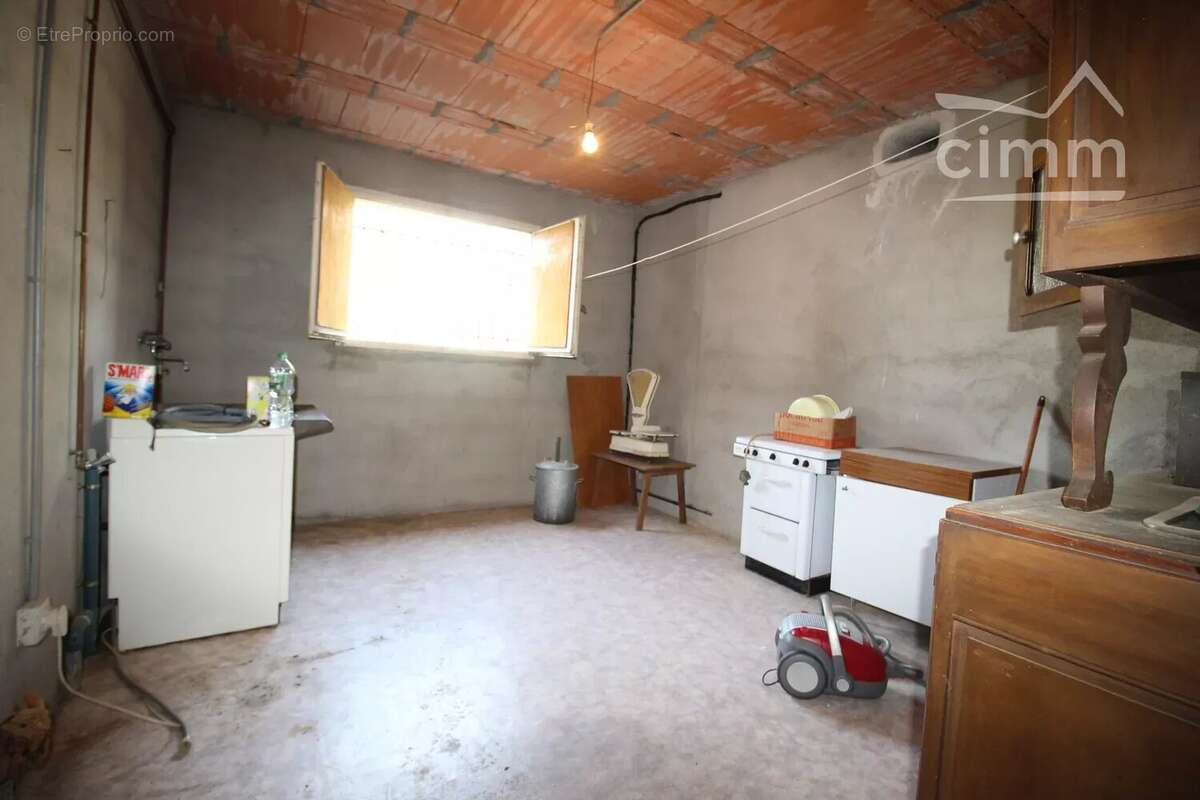 A vendre une villa de 216m² avec annexes et grand garage sur une parcelle de 9755m² - photo 19