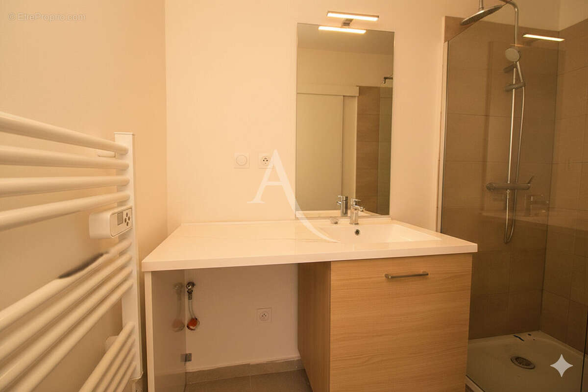 Marseille 6- secteur lodi - appartement 2 chambres -  renove traversant comtemporain - au calme  absolu - lumineux - photo 8