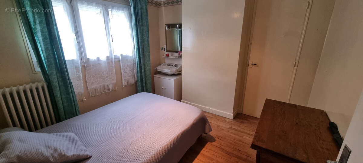 Maison à ENTRAYGUES-SUR-TRUYERE