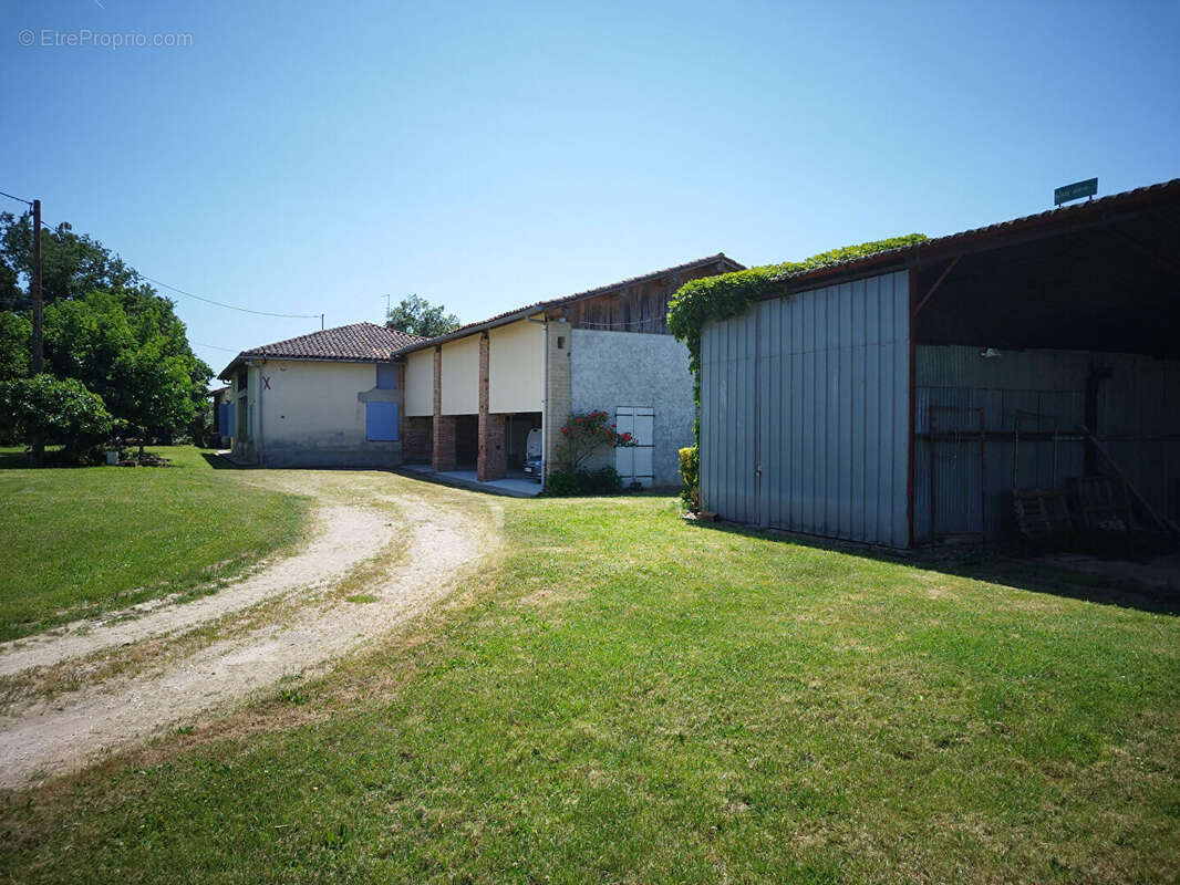 Ancienne ferme et ses dépendances avec 16ha - photo 3