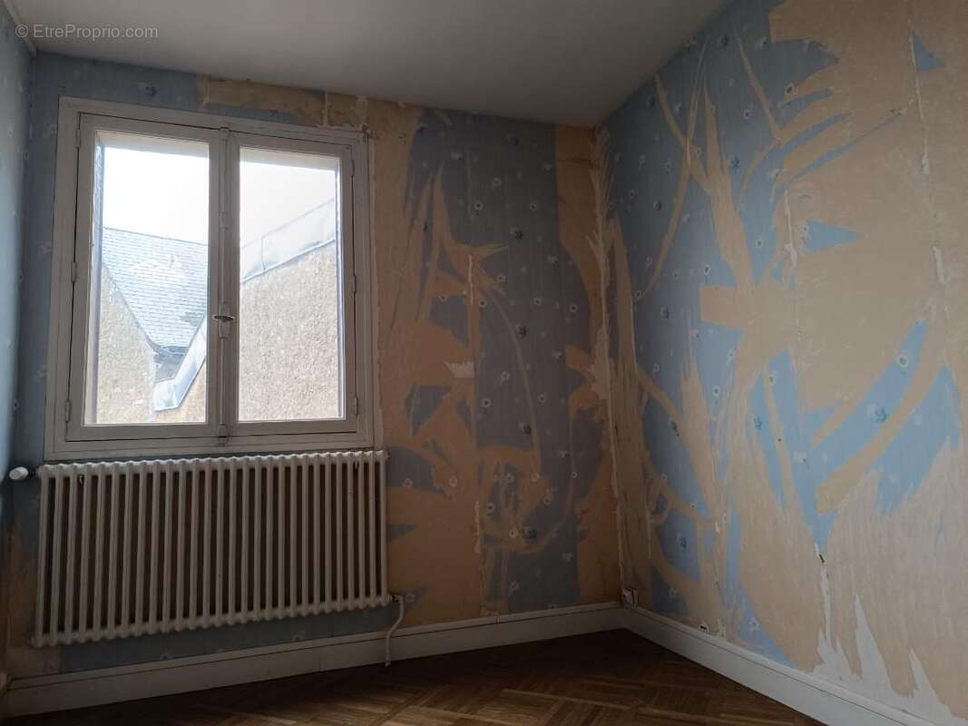 chambre - Appartement à CONNERRE