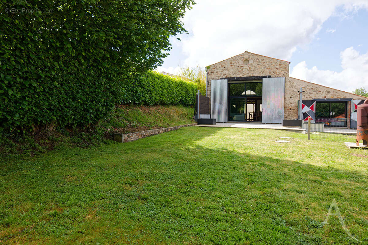 Maison à SAINT-ETIENNE-DU-BOIS