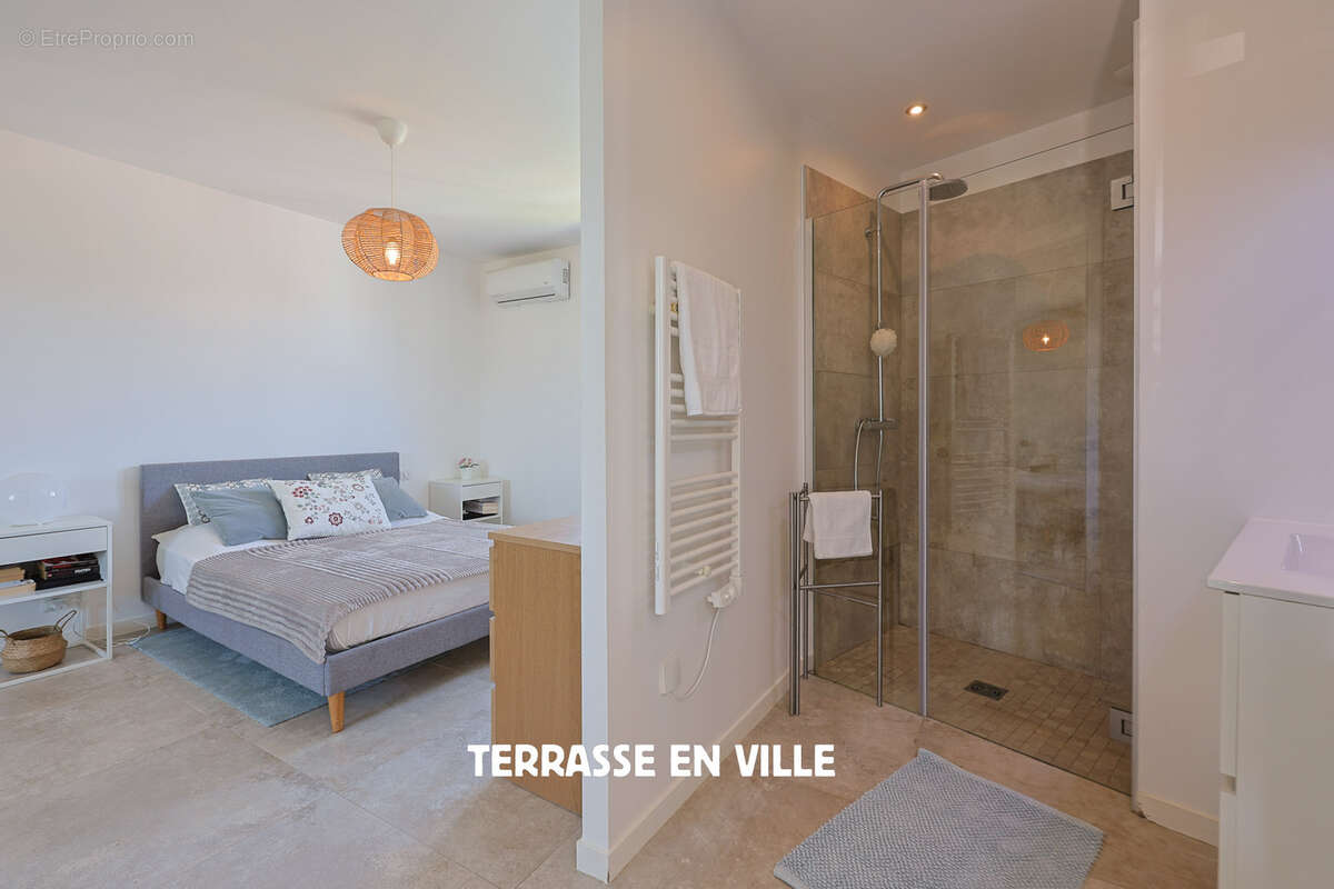 Maison à SAINT-CYR-SUR-MER