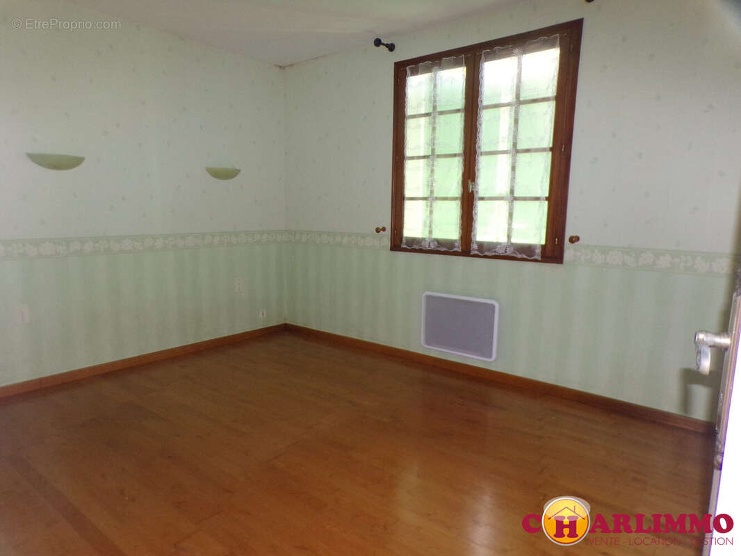Maison 93 m² à Chassenon  - photo 6