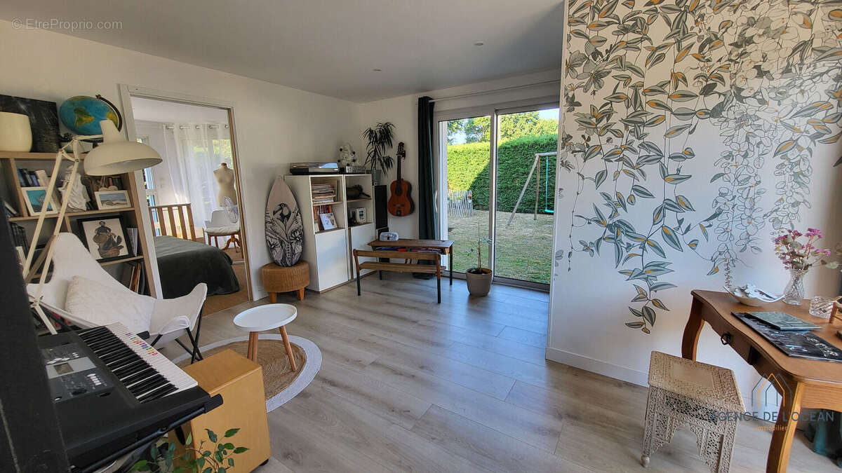 Maison à vendre à Ploemel - 890 m² avec piscine et jardin aménagé - photo 5