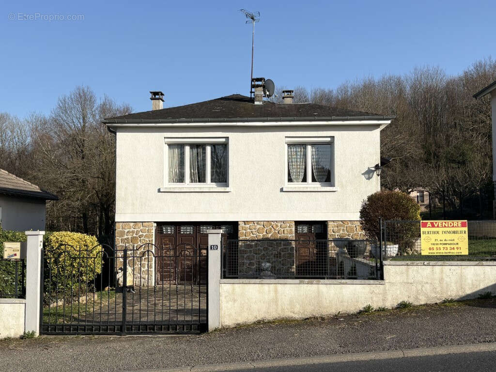 Maison à ARNAC-POMPADOUR