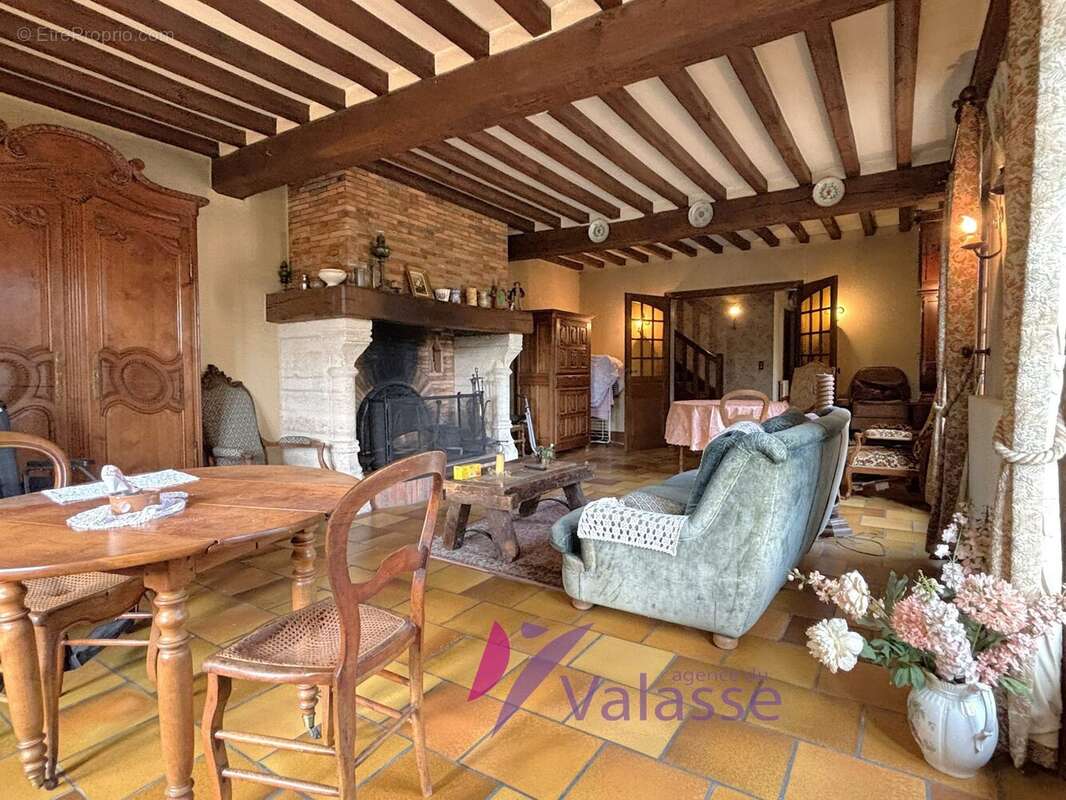 Maison à GRUCHET-LE-VALASSE