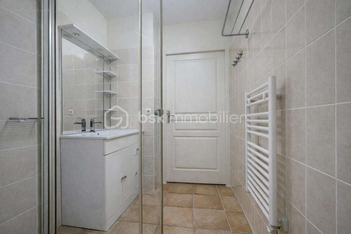 Appartement à SAINT-GENIS-LAVAL