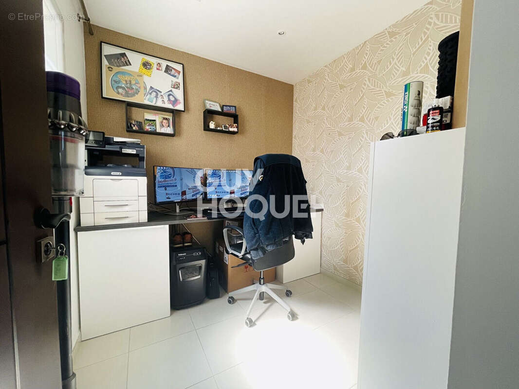 Contemporaine de plain-pied : piscine, 3 chambres, bureau et grand garage - photo 16
