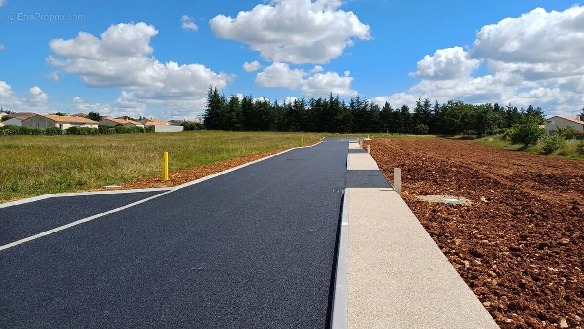 Terrain à VOUNEUIL-SOUS-BIARD