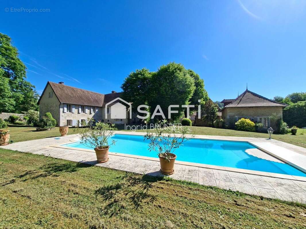 Maison 585 m² à Chazey-Bons  - photo 2