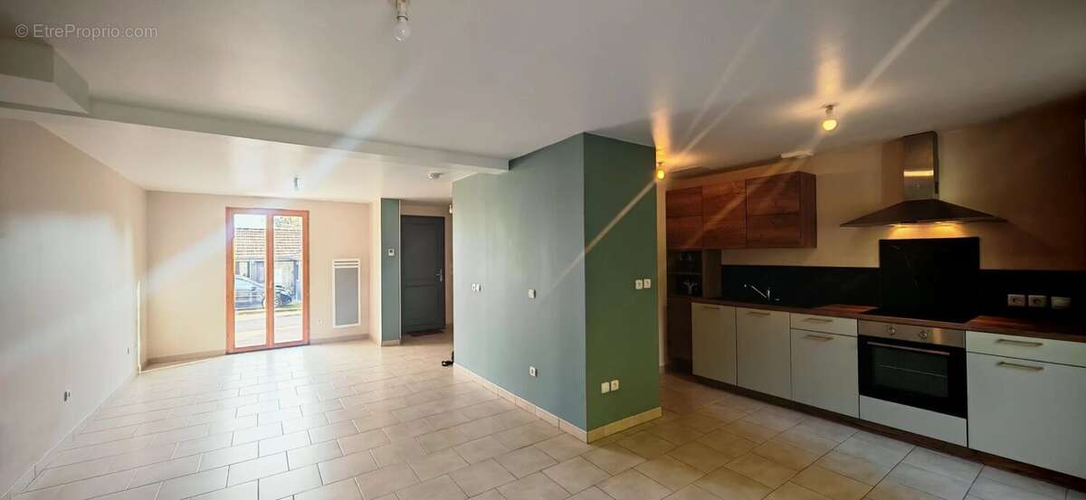 Appartement à PONT-SAINTE-MARIE
