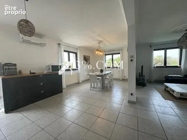 3%COM Belle maison avec 4 chambres- piscine et double garage - photo 4