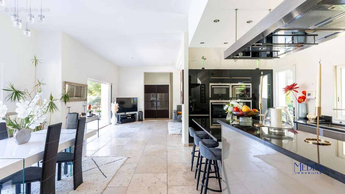 Maison 240 m² à La Ciotat  - photo 6