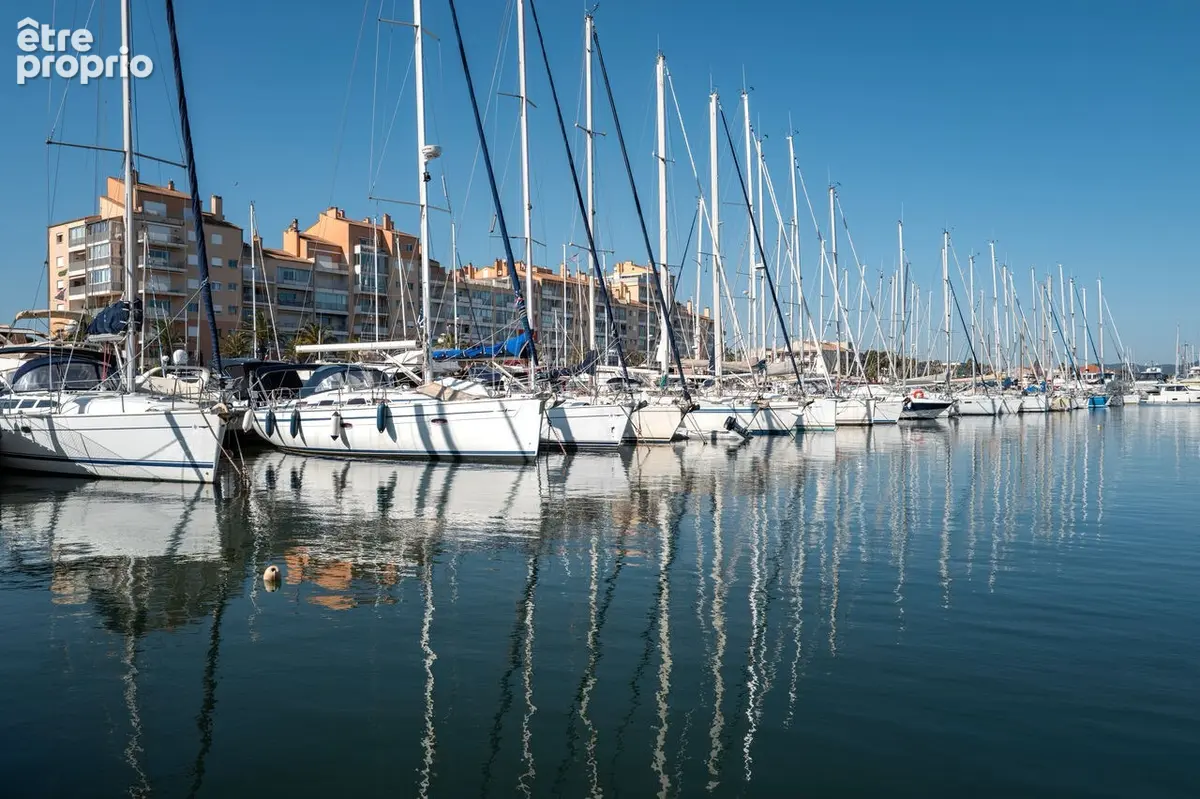 Exclusivite fonds de commerce brasserie  restaurant 90 m2 idealement situe sur le port principal de hyeres - photo 2