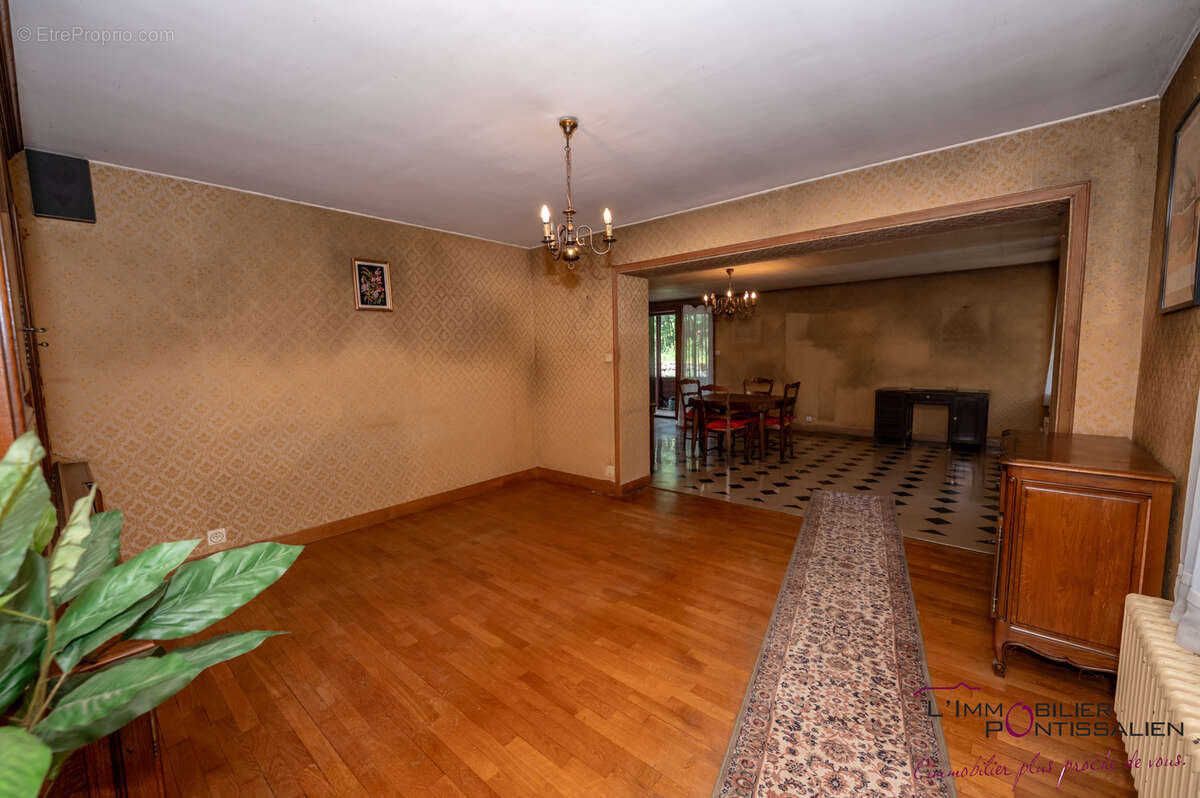 MAISON DE 208 m2 SUR 733 m2- Proche frontière - photo 11