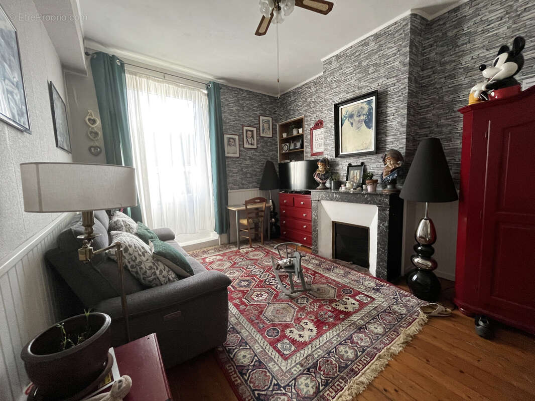 Maison à LA CHAPELLE-LA-REINE