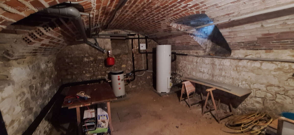 Maison à LAROCHE-SAINT-CYDROINE