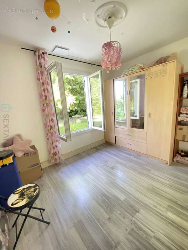 Plain-pied 4 chambres Terrain arboré - photo 8