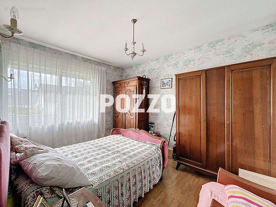A Vendre - Saint Hilaire Du Harcouet - Maison 5 pièce(s) 129 m² - Vie de Plain-Pied - Centre-ville - Garage - photo 10