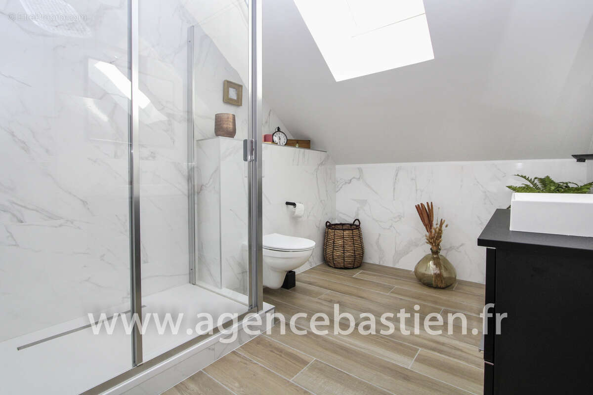 Maison à SAINT-GENIS-POUILLY