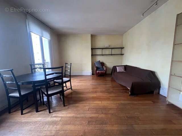 Appartement à PARIS-14E
