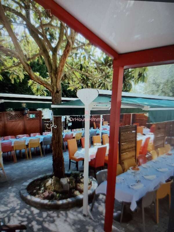 Commerce à PARIS-8E