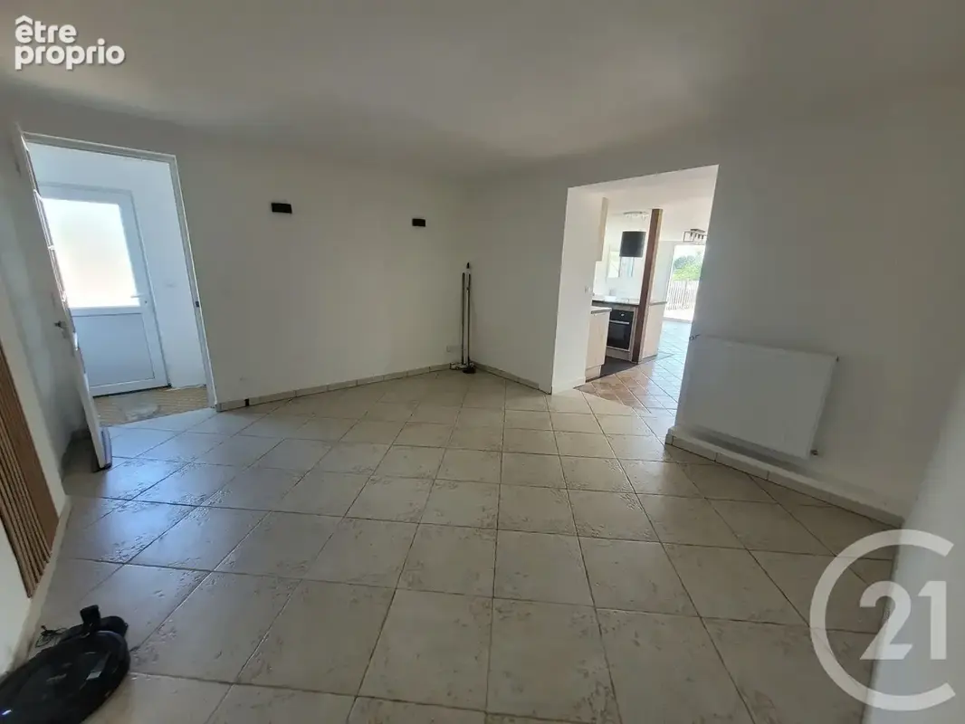 Maison 6 pièces 136 m² à vendre à La Chapelle-Naude (71500) - photo 5