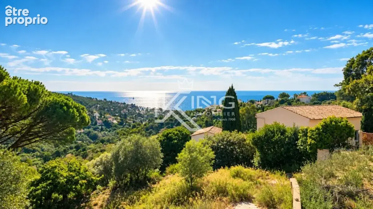 Photo Terrain à Les Issambres au prix de 835 000€