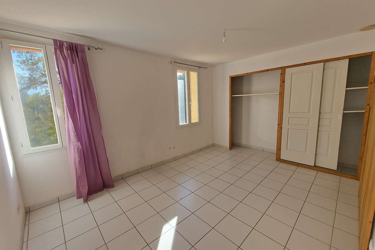 Maison à SAINTE-FOY-DE-PEYROLIERES