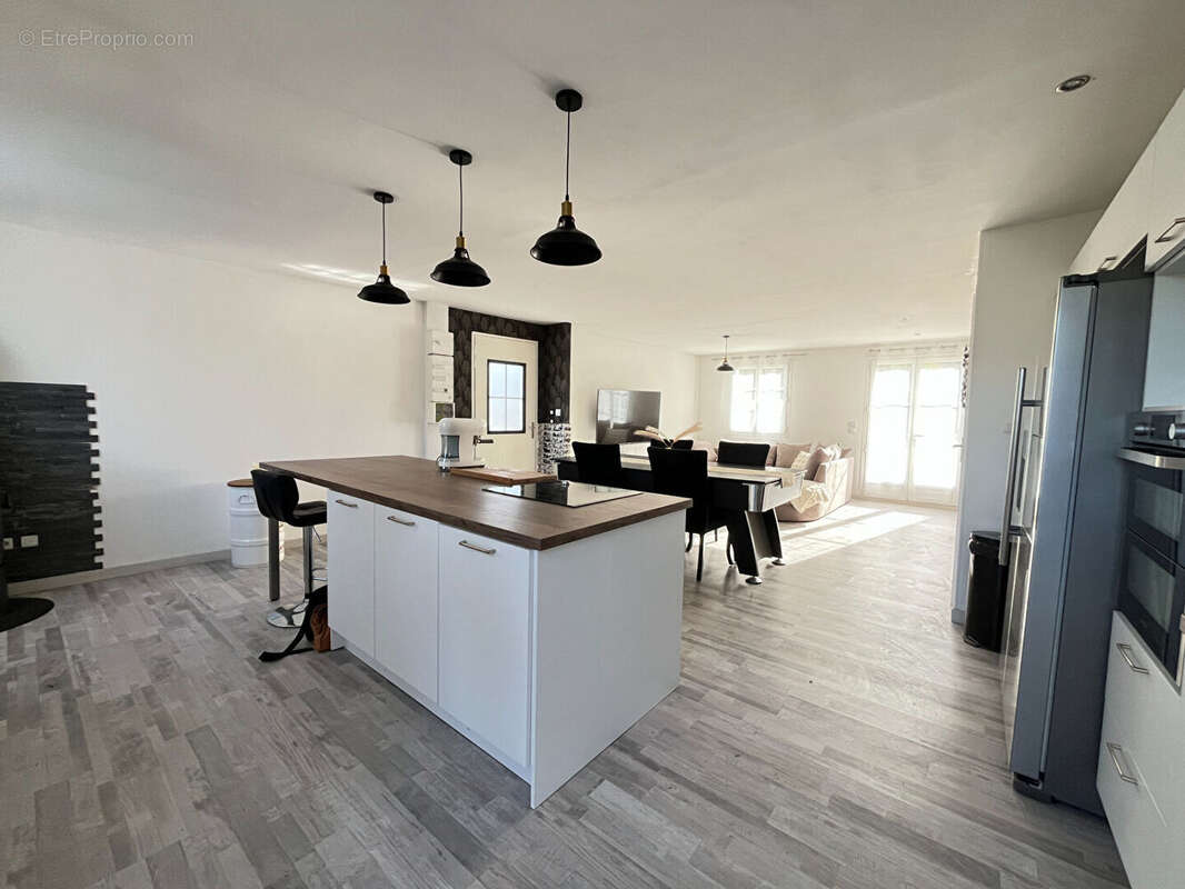 Maison 80 m² à Angicourt  - photo 3