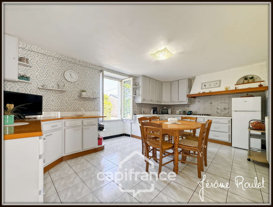 Maison en pierre à vendre Champigny-En-Rochereau (86), 6 pièces, 4 chambres, terrain 1 900 m² avec dépendances - photo 7