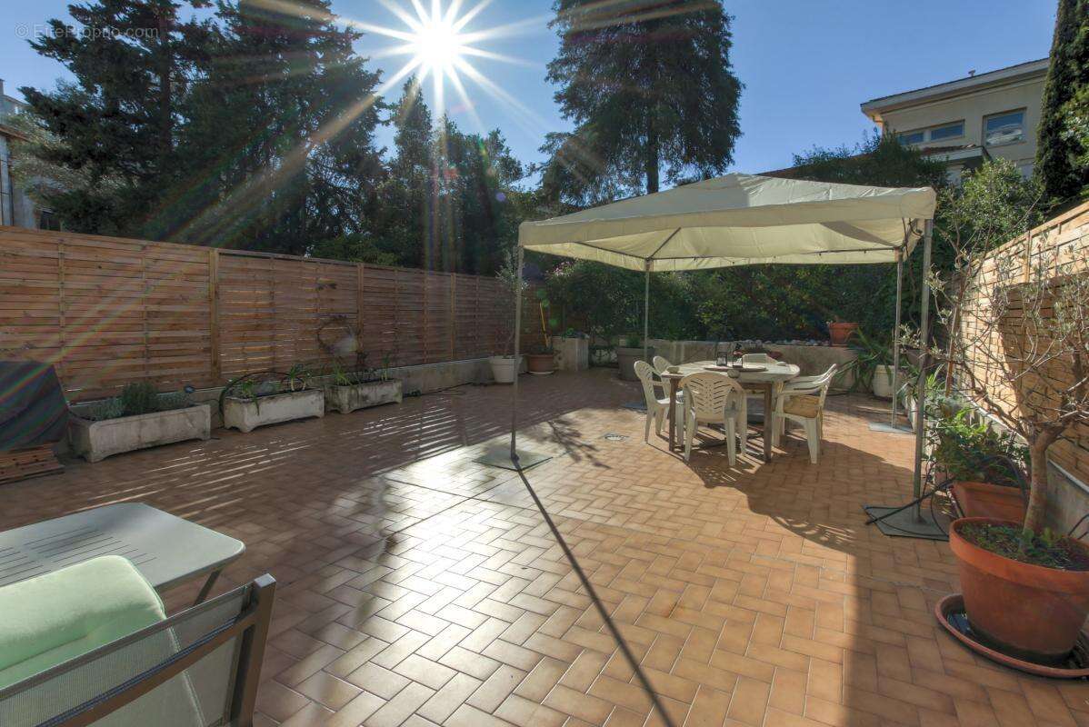 Baumettes - appartement villa avec grande terrasse jardin, calme absolu, proche mer - photo 3