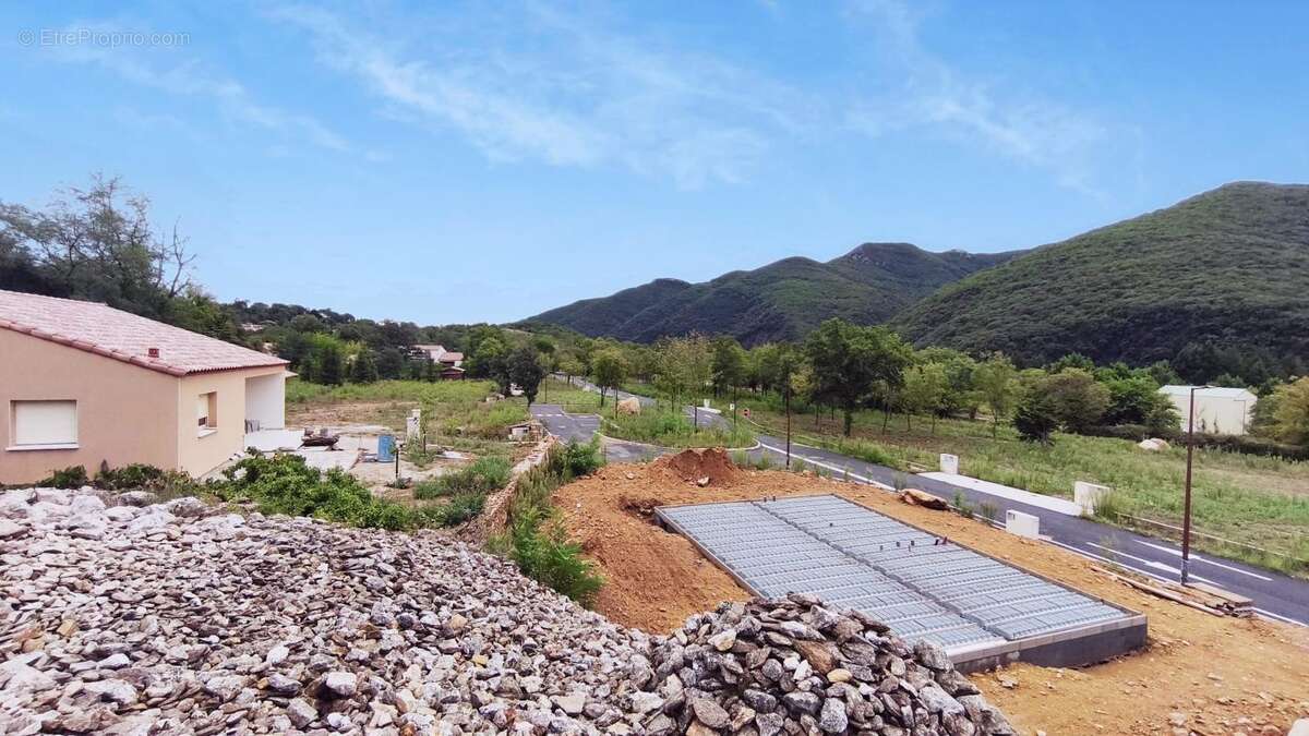 Terrain 713 m² à Colombieres-Sur-Orb  - photo 2