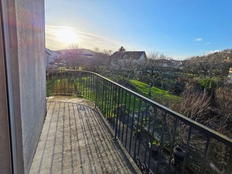 Maison familiale sur 2 000 m² de terrain – Idéale artisan, maçon, charpentier ou entrepreneur, à deux pas de Lons-le-Saunier - photo 12