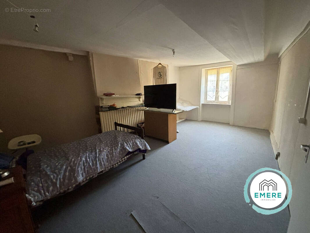 Maison à SAINT-AUBIN-DE-TERREGATTE