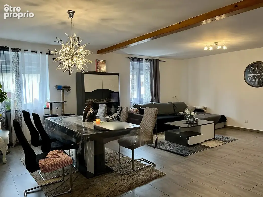 Immeuble d'habitation - 2 logements 225m2 avec terrain, terrasse et garages - photo 2