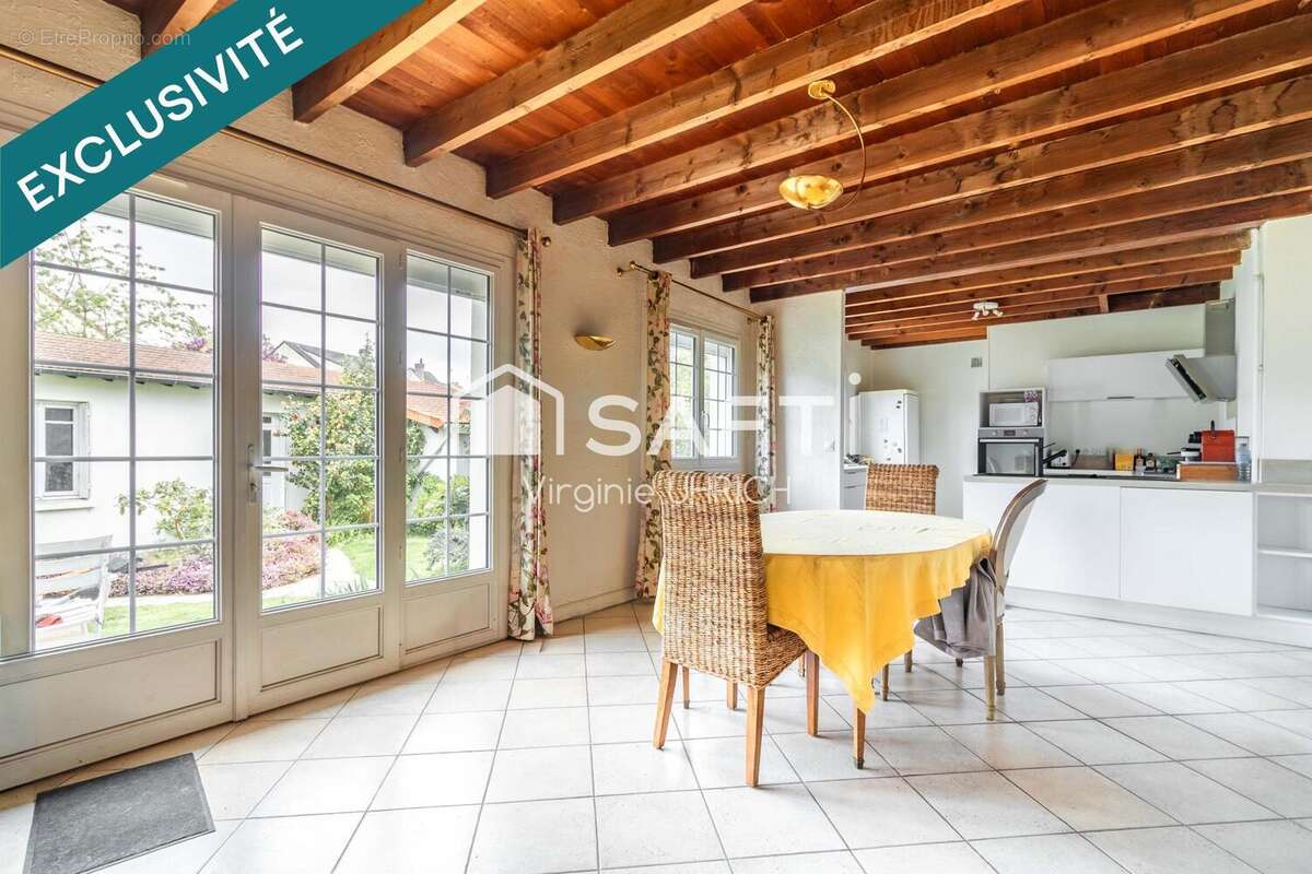 Photo 2 - Maison à LE MESNIL-SAINT-DENIS