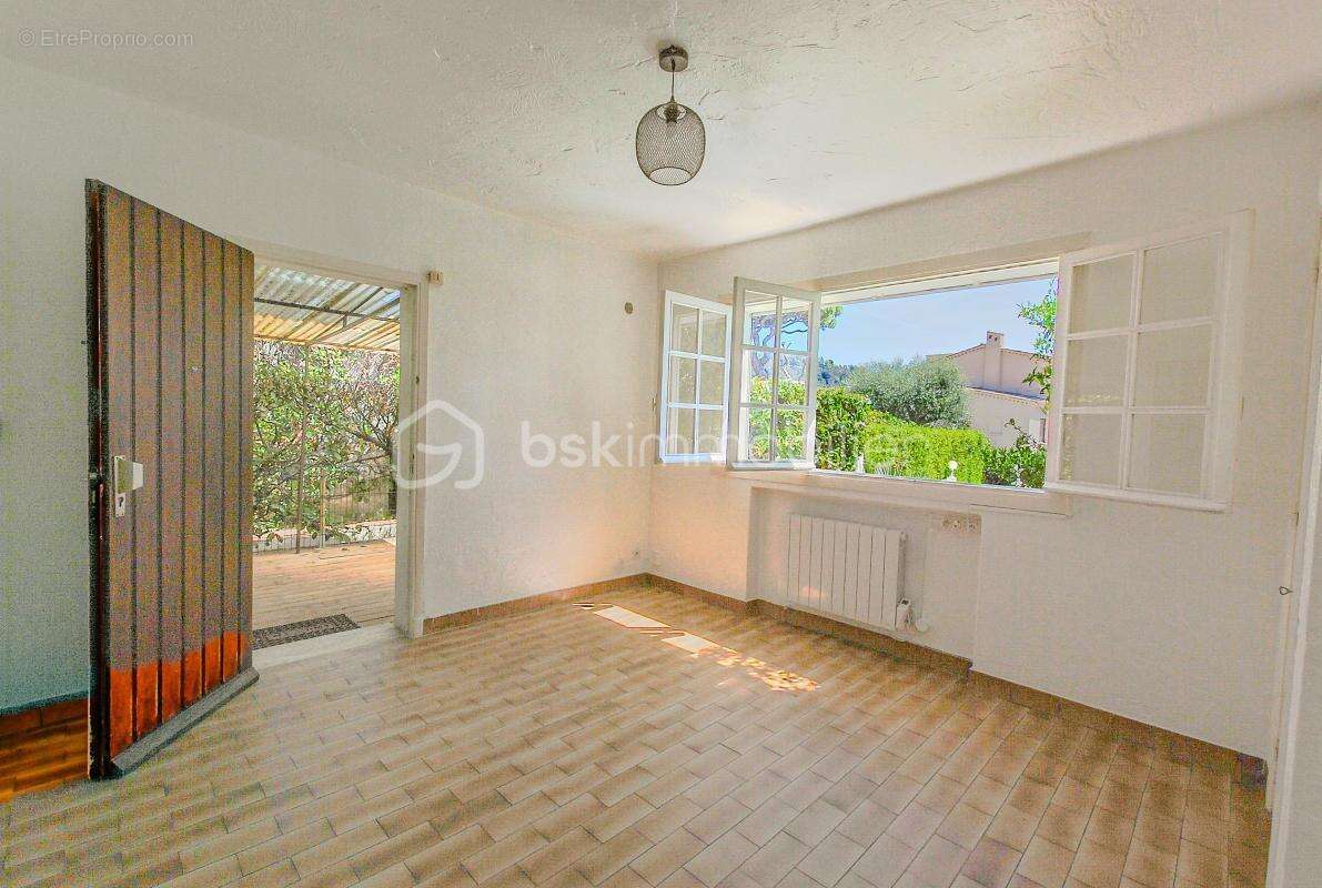 Vue mer panoramique – 320 m² – Maison, appartement et 3 studios indépendants – Piscine - photo 14