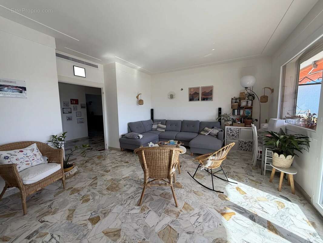 Appartement à BERRE-LES-ALPES