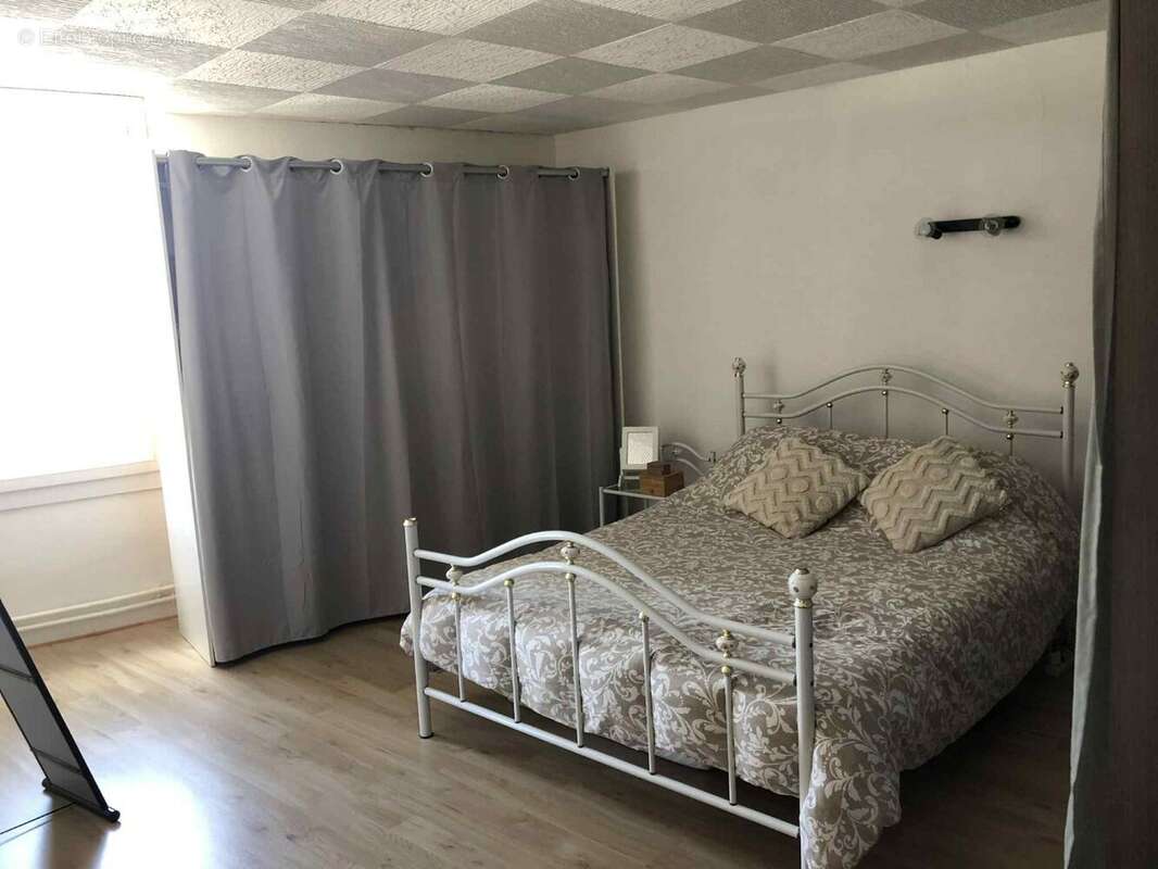 Maison à LA SALLE-DE-VIHIERS