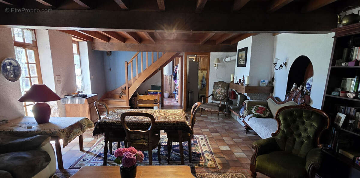 Maison à CHATELUS