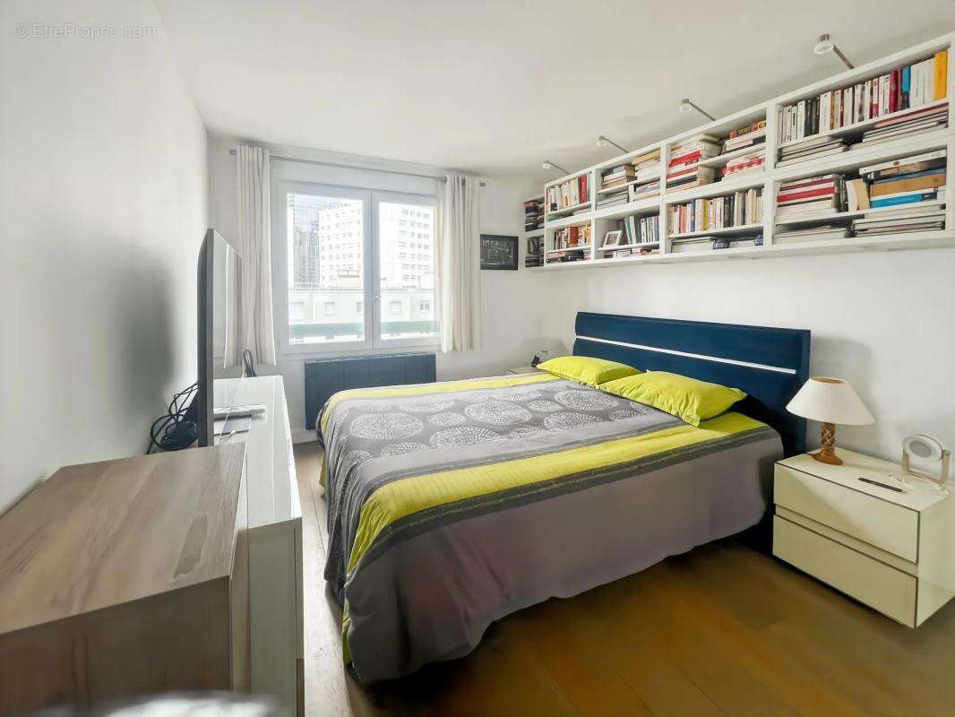 Appartement à COURBEVOIE