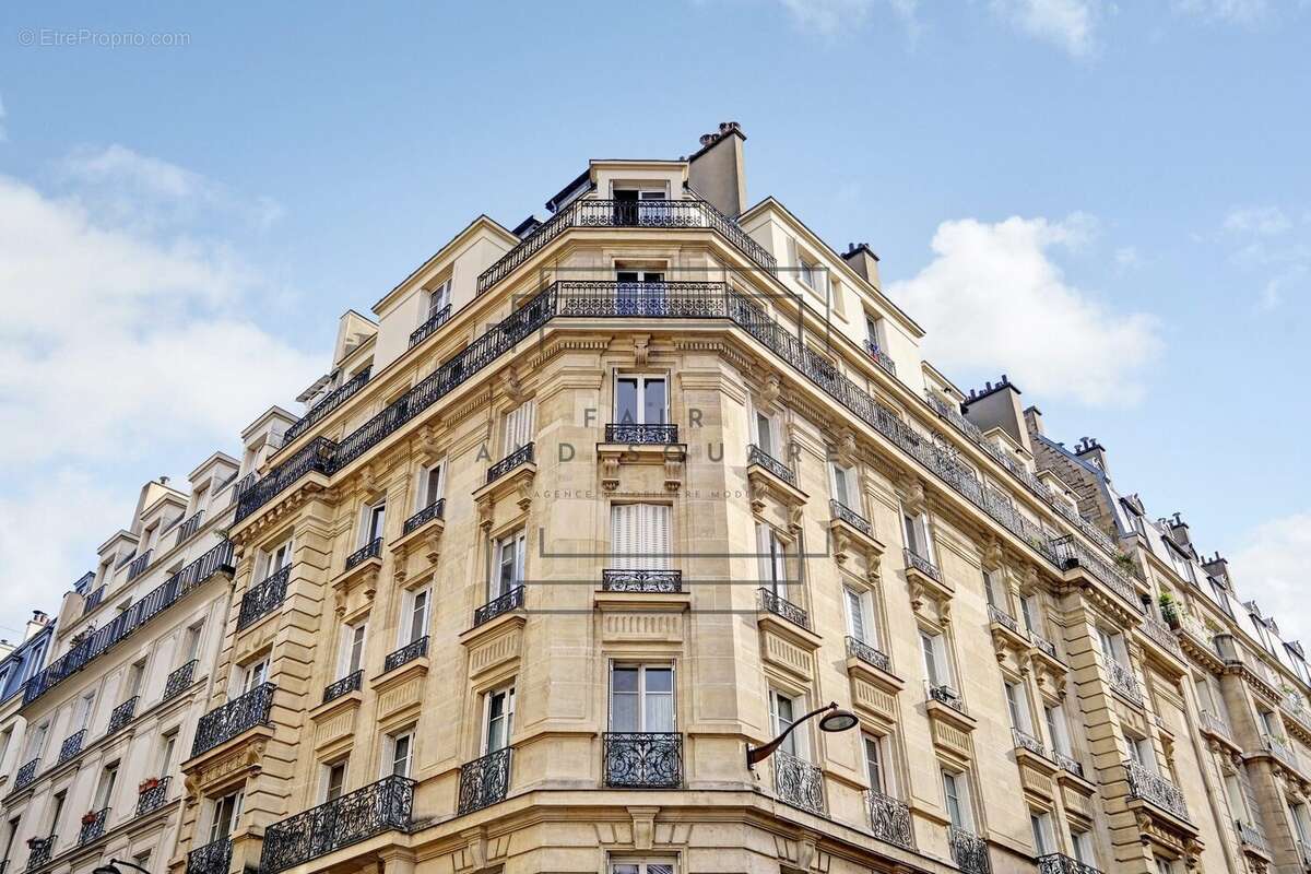 Appartement à NEUILLY-SUR-SEINE