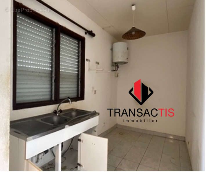 Appartement à REMIRE-MONTJOLY