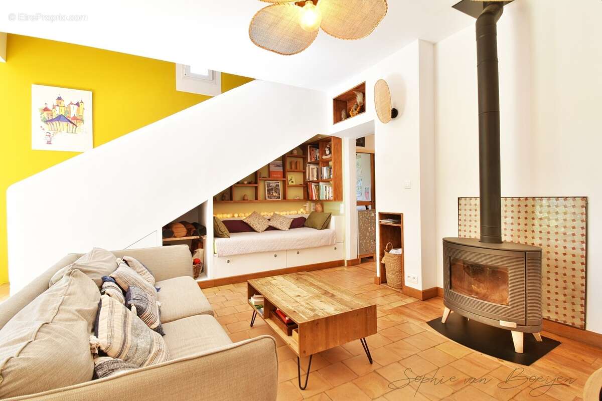 Maison à vendre 10 pièces EGUILLES (13), maison avec dépendances de 215 m², sur 3 230 m² avec piscine - photo 7