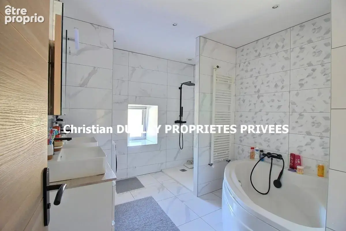 Maison Saint Didier En Velay 43140 propriété d'exception composée de deux habitations, nombreuses dépendances sur 9000m² de terr - photo 10