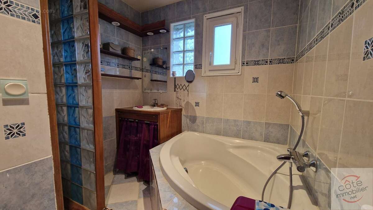 Maison à LES GRANGES-LE-ROI