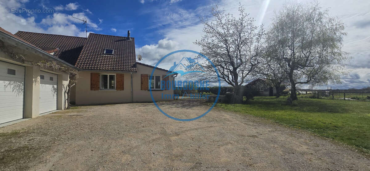 Maison à L'ABERGEMENT-SAINTE-COLOMBE